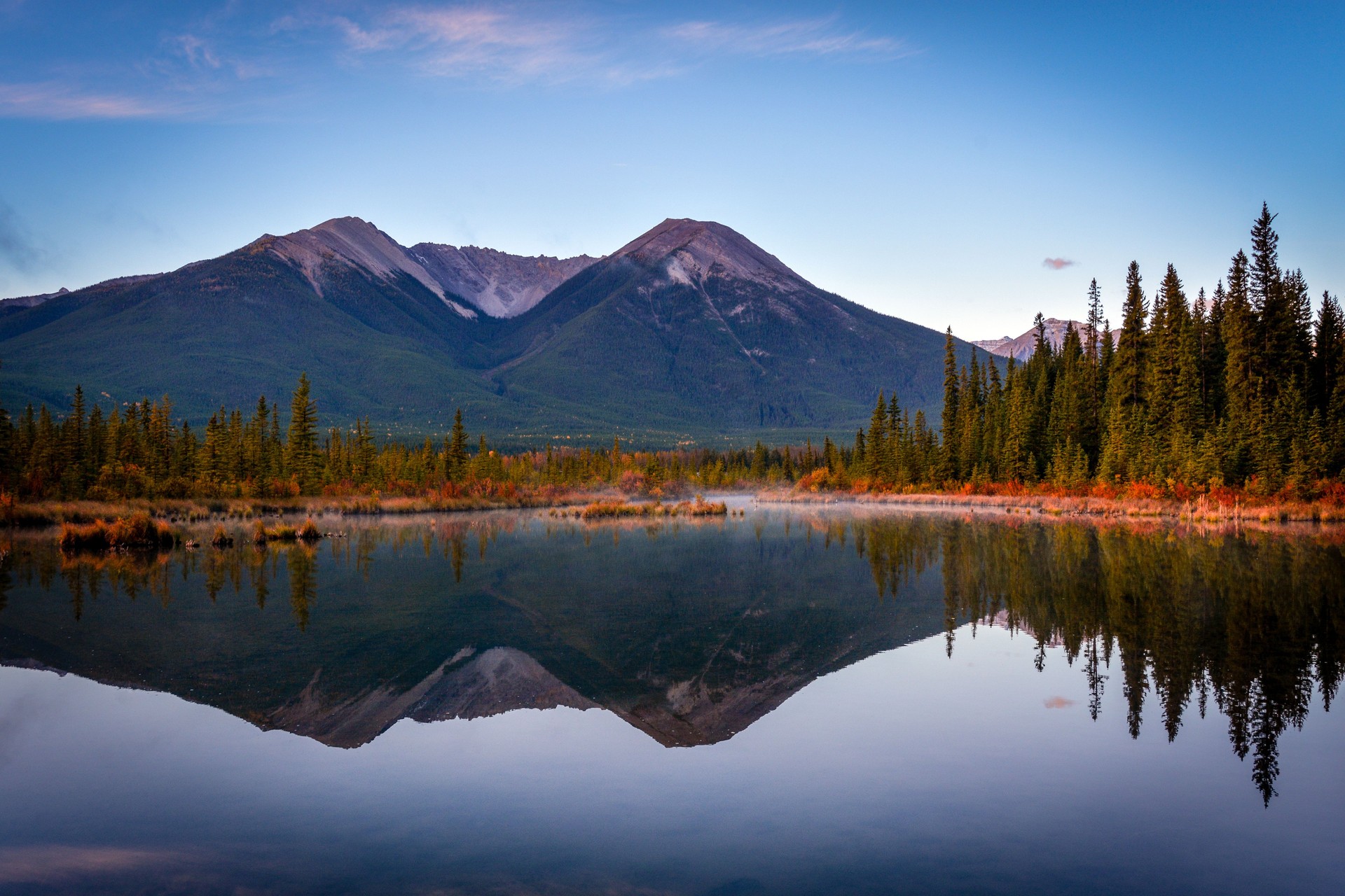 Vermillion Lakes at sunrise, golden autumn colors, Banff National Park